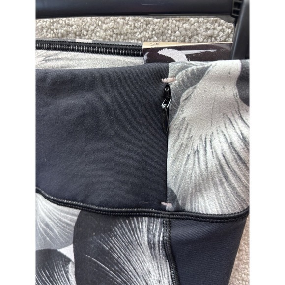 CALIA Leggings Women's XS Black White Floral Mesh Panel 7/8 Tight Fit NEW - Picture 4 of 9